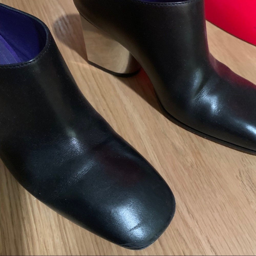 Phoebe era Céline mules